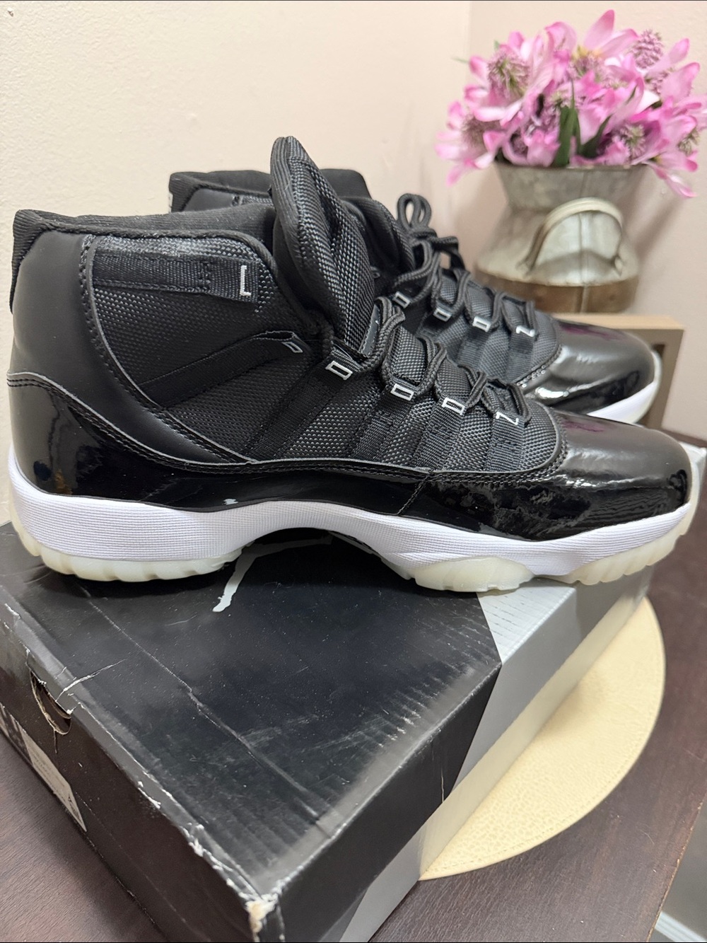 Nike Air Jordan 11 Retro 'Black/White' Men's Basketball Shoes - Picture 5 of 9